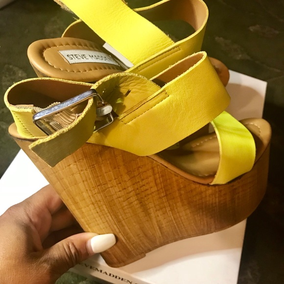 Steve Madden Yellow Leather Platform Sandal - Picture 3 of 4